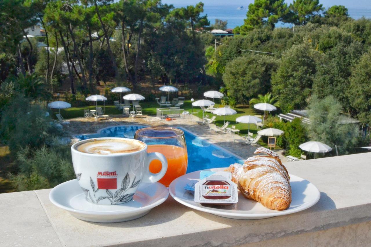 Hotel Villa Elsa مارينا دي ماسا المظهر الخارجي الصورة