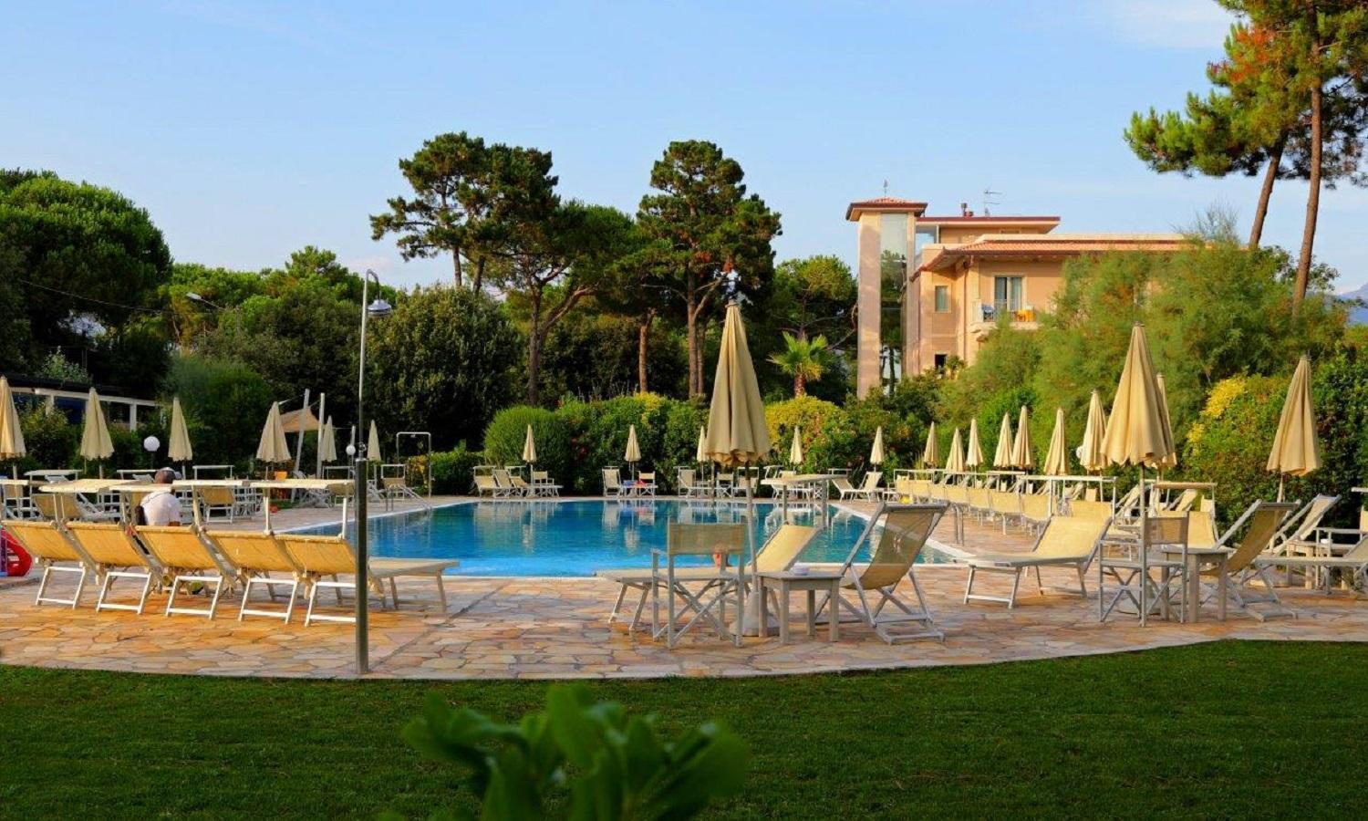 Hotel Villa Elsa مارينا دي ماسا المظهر الخارجي الصورة